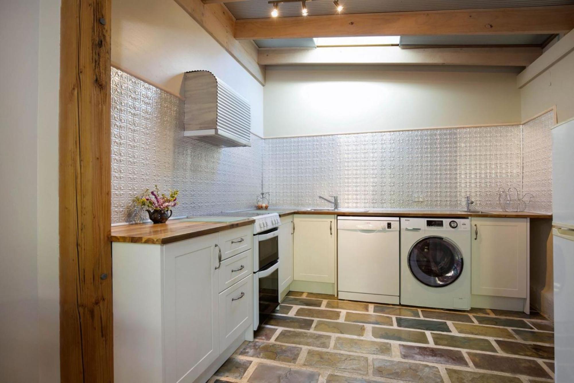 Little Haven With Bath And Bbq Holiday home