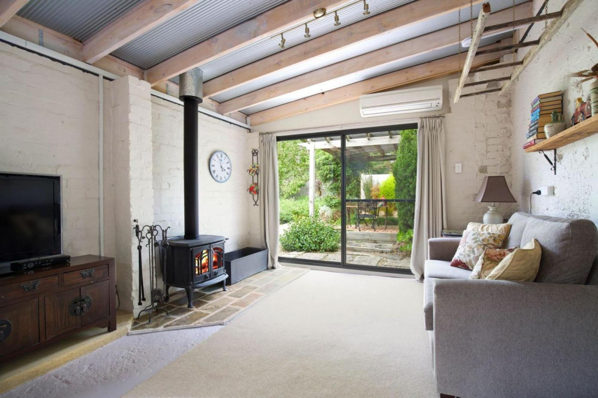 Little Haven With Bath And Bbq Holiday home